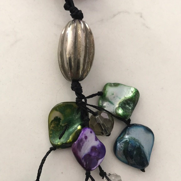 Dyed Pearl Shell Necklace - Picture 4 of 5